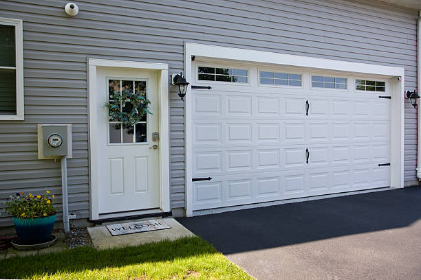 24/7 Emergency Garage Door Panel Replacement experts in Olivet, MI